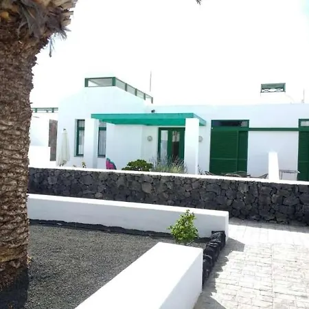 Sleeps 4 Wifi Apartment