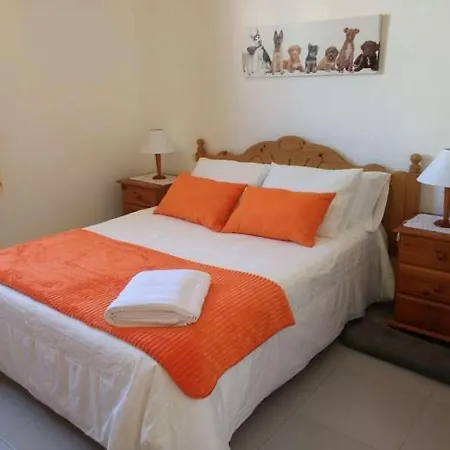 Sleeps 4 Wifi Apartman *