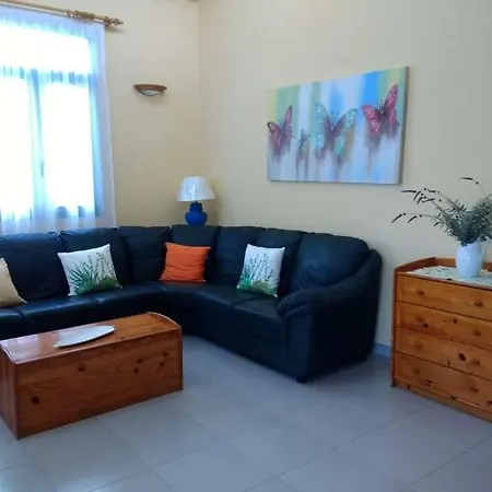 Sleeps 4 Wifi Costa Teguise